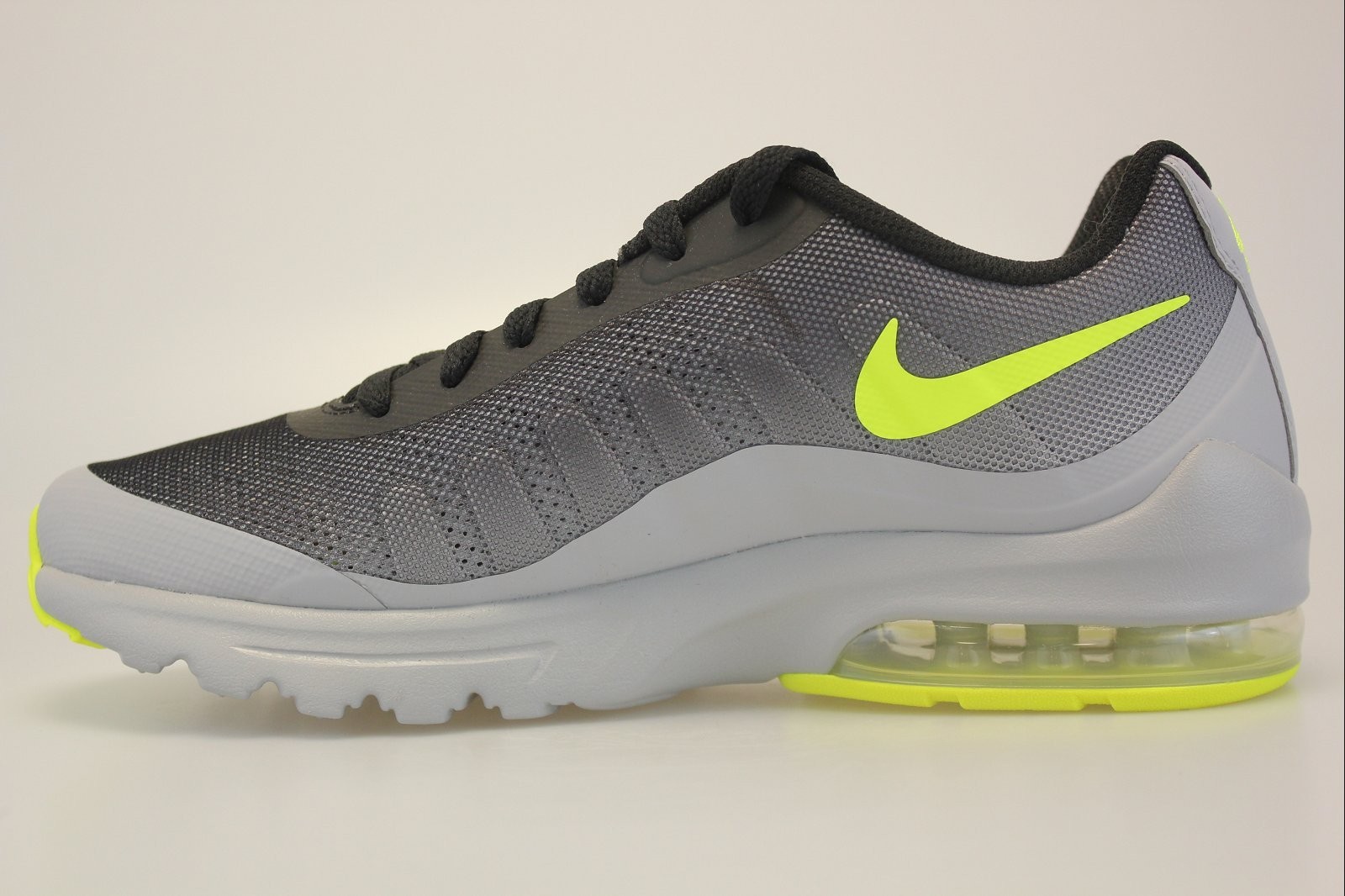 nike invigor blanche et noir